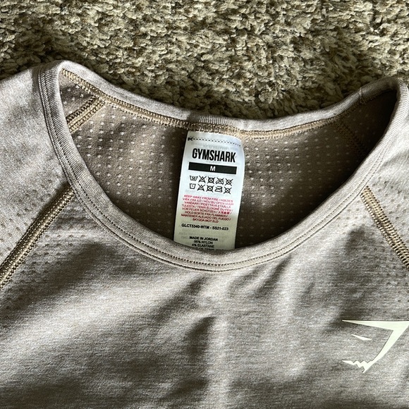 Gymshark crop top LIKE NEW - Picture 2 of 3